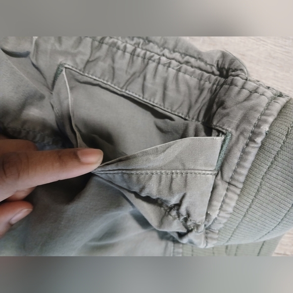 Eddie Bauer Women Pull On Green Cuffed Pants. Size 12. Has Pockets. Casual - Picture 6 of 7